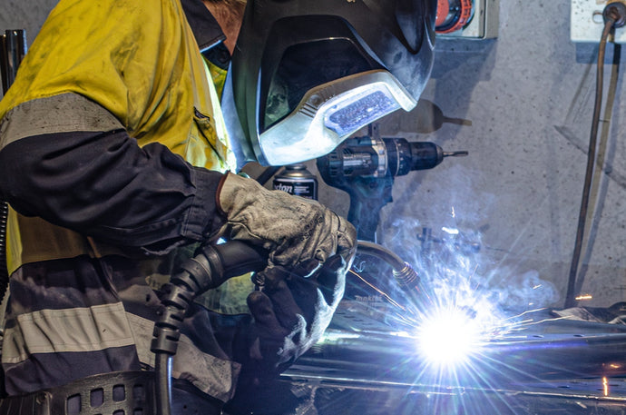 Why Fully-Welded Steel Tyre Carriers Outperform Bolt-Together and Aluminium Systems